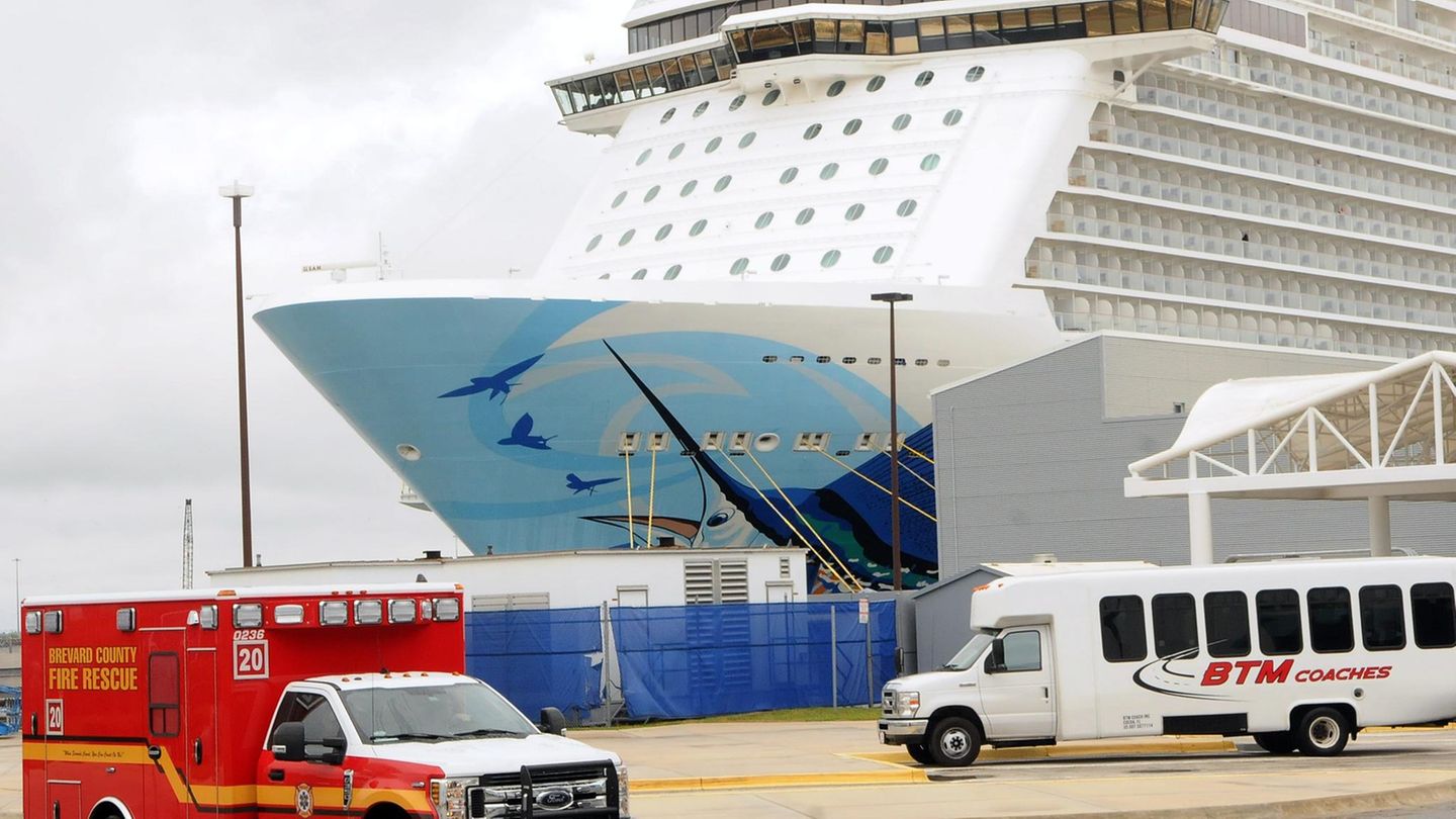 Die "Norwegian Escape" am Dienstag im Hafen von Port Canaveral (Florida)