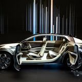 KIA Concept Imagine  mit gegenläufigen Türen.