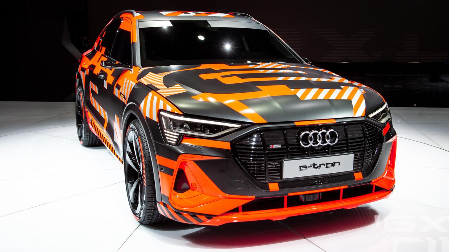 Folienkunstwerk: Der Audi eTron.