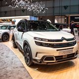Die Front kann gar nicht mächtig genug aufragen: Citroen C5 Aircross.