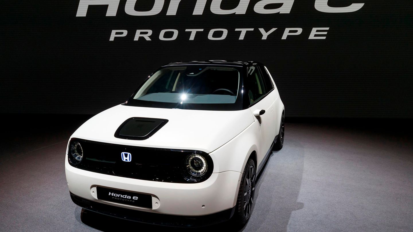 Gegen den Trend der Zeit: Der New Honda E Concept fällt mit seiner abgerundeten Form auf.