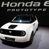 Gegen den Trend der Zeit: Der New Honda E Concept fällt mit seiner abgerundeten Form auf.
