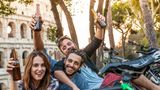 Prosit am Lenker - das Unrechtsbewusstsein fehlt vielen Radfahrern. Erst ab 1,6 Promille verliert ein betrunkener Radler den Führerschein. Politiker wollen diesen Wert immer wieder senken – das ist aber gar nicht so leicht.   Lesen Sie:  1,6 Promille – darum ist die Promille-Grenze für Radler so hoch