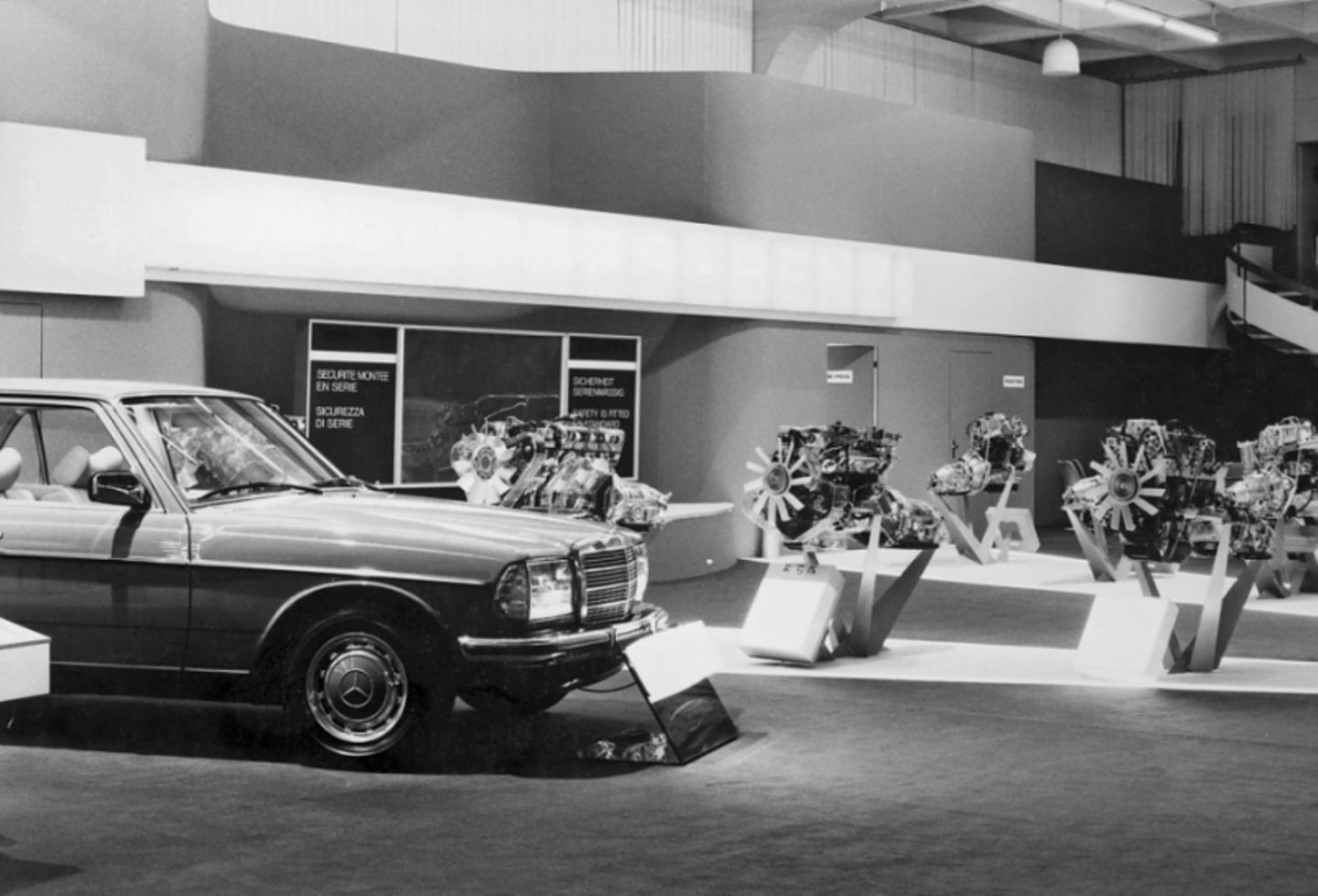 Weltpremiere Mercedes C 123 auf dem Genfer Salon 1977