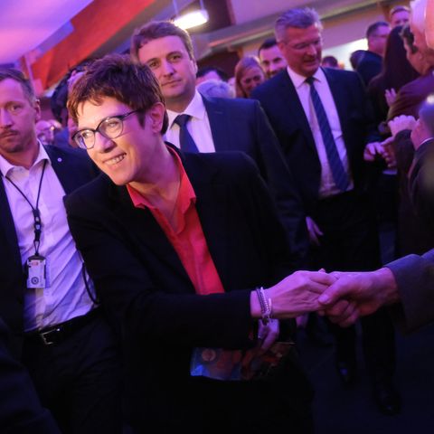 Annegret Kramp-Karrenbauer vor ihrem Auftritt beim politischen Aschermittwoch