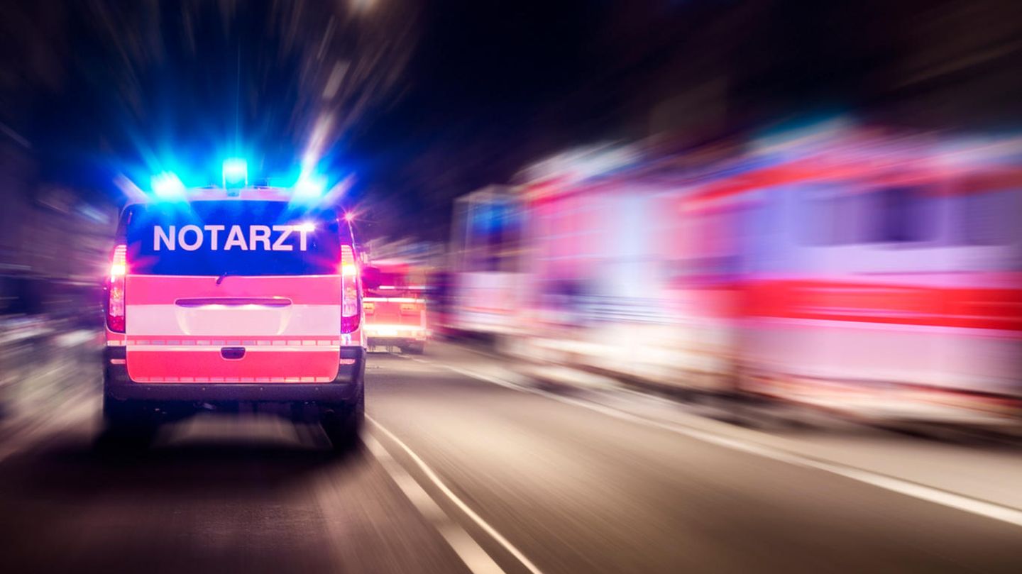 Kurz vor Ladenschluss bei "Netto" entscheidet sich ein 24-Jähriger vom Balkon zu springen