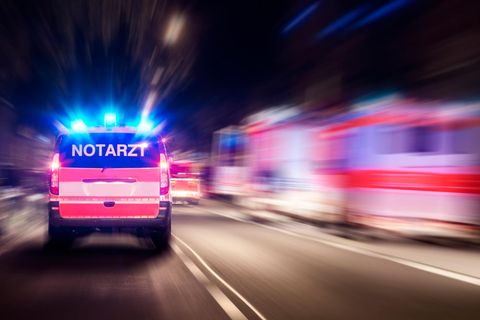 Kurz vor Ladenschluss bei "Netto" entscheidet sich ein 24-Jähriger vom Balkon zu springen