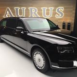 Aurus Senator – der Motorblock der russischen Oligarchen-Limousine wirkt wie aus einem Panzer, der Rest der Fuhre wie ein zu groß geratener Rolls Royce. Vladimir Putin bekommt ihn wie hier zu sehen gepanzert und verlängert als Staatskarosse.