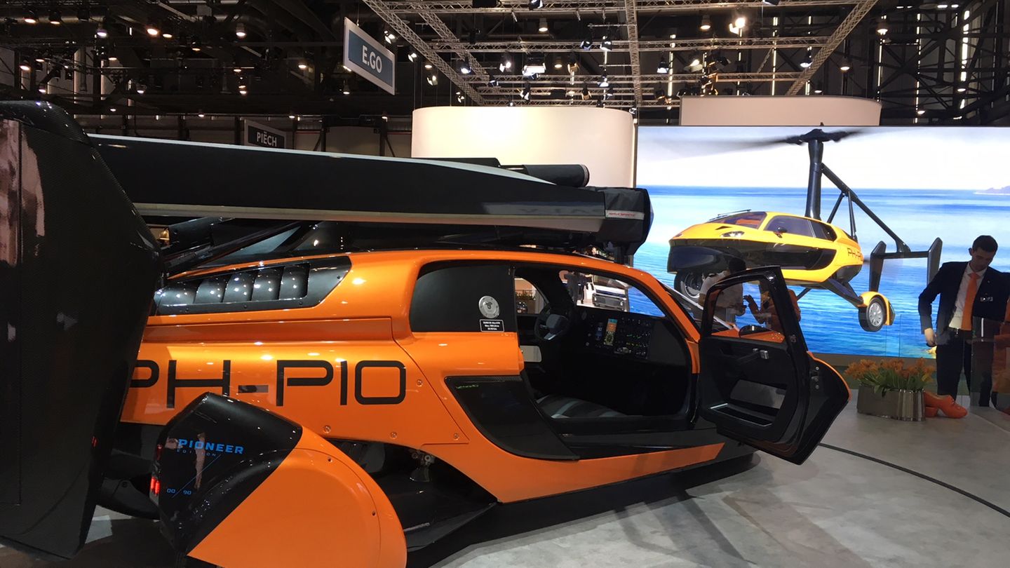 PAL-V – Flugauto aus den Niederlanden, das zwei Personen rund 500 Kilometer weit transportieren können soll. Der Fahrer braucht einen Pilotenschein und einen Flughafen, um es in der Luft zu nutzen. Ansonsten rollt es mit 160 Sachen über Land.