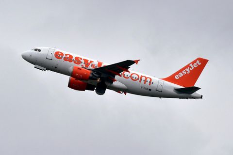 Ein Flugzeug der "EasyJet" hebt ab