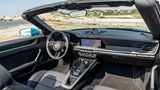 Das Cockpit ist fast identisch zu dem des Coupés