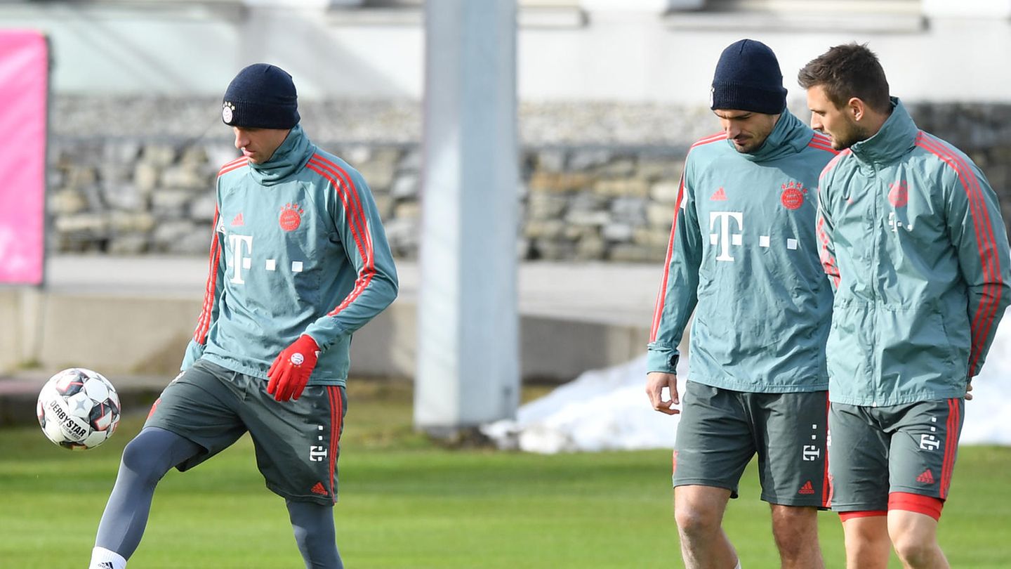 Sven Ulreich mit Mats Hummels und Thomas Müller