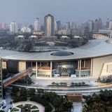 Platz 6: Shanghai Science and Technology Museum in Shanghai, China  Das erst vor wenigen Jahren eröffnete Museum in Form einer Spirale erstreckt sich über fünf Stockwerke mit 13 Abteilungen und Imax-Filmtheater und gehört mit 6,4 Millionen Besuchern zu den beliebtesten in der Volksrepublik China.  Infos: http://en.sstm.org.cn