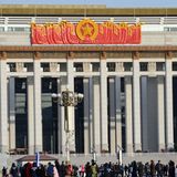 Platz 2: Chinesisches Nationalmuseum in Peking, Volksrepublik China  Mit knapp 200.000 Quadratmetern ist das Museum am berühmt-berüchtigten Tiananmen-Platz in der Hauptstadt das mit der größten Ausstellungsfläche weltweit. Mehr als acht Millionen Besucher zieht es pro Jahr durch die Räume, in denen Artefakte aus dem Reich der Mitte von der Steinzeit über das Kaiserreich bis zur Industrialisierung ausgestellt sind.  Infos: http://de.chnmuseum.cn