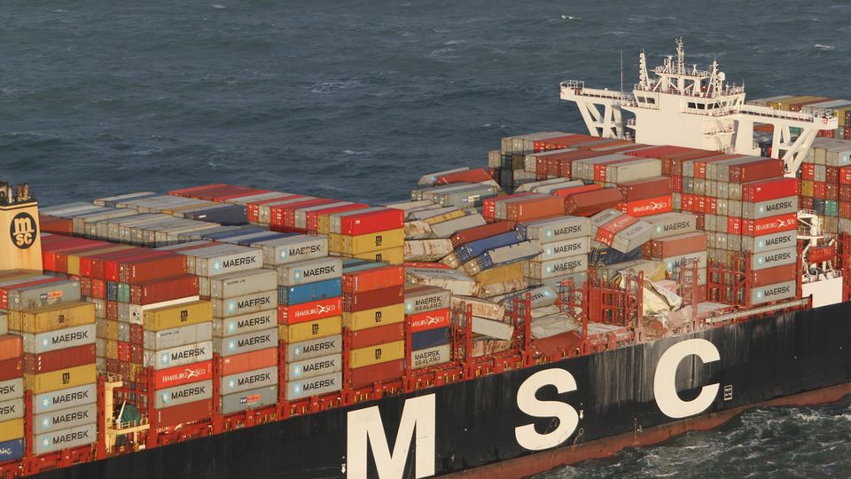 Millionen Plastikteilchen An Stränden: Wie War Der "MSC Zoe"-Unfall Nur ...