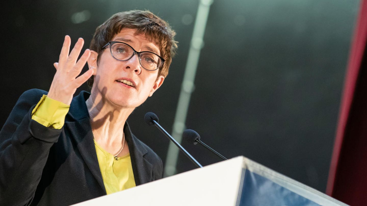 Annegret Kramp-Karrenbauer antwortet Emmanuel Macron in Sachen Europa