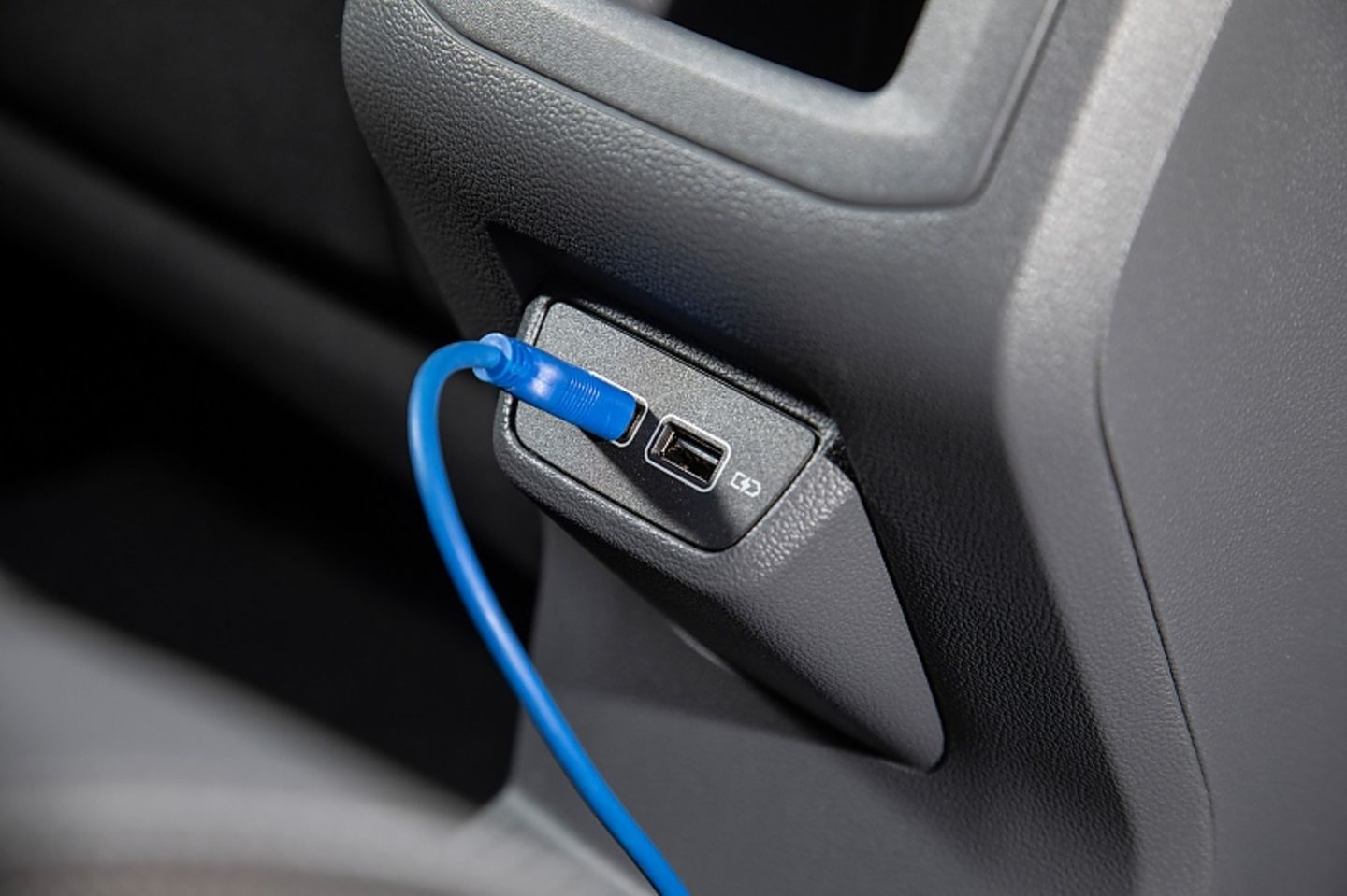 Der VW T-Cross hat bis zu vier USB-Anschlüsse
