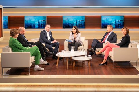 Anne Will diskutiert unter anderem mit Beatrix von Storch über Europa