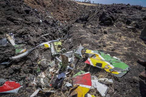 Blick auf die Trümmer eines Ethiopian Airlines Flugzeugs nach dem Absturz in Bishoftu, Äthiopien