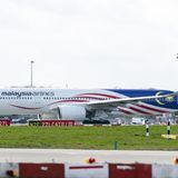 Einer der neuen Jets vom Typ Airbus A350-900 von Malaysia Airlines hat die Sonderbemalung "Malaysia Negaraku" erhalten, in den Nationalfarben der Landes mit dem Halbmond-Symbol und der 14-strahligen Sonne - die den 14 Staaten des Staatenbundes entsprechen.