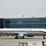 Lufthansa flog erstmals 2005 anlässlich des 50. Jubiläums der Fluggesellschaft mit einem Airbus A321 im Nostalgie-Look durch Europa, bis der Jet eine neue Lackierung erhielt. Inzwischen hat eine weitere Maschine das Erscheinungsbild der 50er Jahre erhalten.