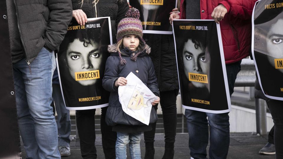 Fans von Michael Jackson demonstrieren in den Niederlanden gegen die umstrittene TV-Dokumentation über ihren Helden