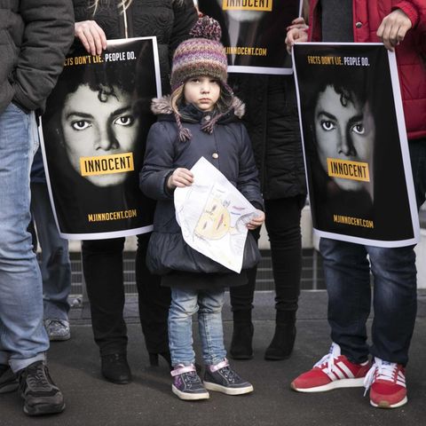 Fans von Michael Jackson demonstrieren in den Niederlanden gegen die umstrittene TV-Dokumentation über ihren Helden