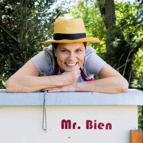Sarah Wiener und ihr Bienenstock