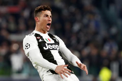 Cristiano Ronaldo jubelt provokant nach seinem dritten Tor. Mit der Geste hatte Atlético-Trainer Simeone im Hinspiel gefeiert.