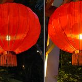 Bei manchen Großaufnahmen haben beide eigene Vor- und Nachteile: Die Lichtstimmung und das Leuchten sind beim iPhone realistischer, dafür bietet das S10 Plus mehr Details bei den Fransen der Lampe. Hier gut zu sehen: Bei sehr dunklen Bereichen sind die Bilder des Galaxy oft etwas rauschig.