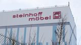 Platz 2: Steinhoff  In den 60er Jahren von Bruno Steinhoff in Niedersachsen gegründet, stieg der Möbelriese seit der Jahrtausendwende zum internationalen Großkonzern auf. Ein Bilanzfälschungsskandal vernichtete Ende 2017 über Nacht 60 Prozent des Börsenwertes, auf Sicht von drei Jahren fiel die Aktie um 97,8 Prozent.