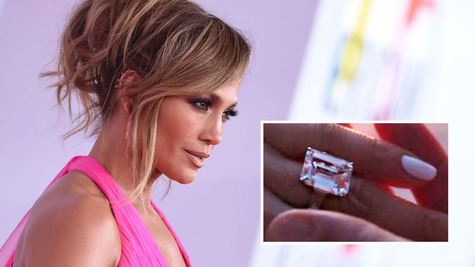 Basketballer Alex Rodriguez hat Sängerin Jennifer Lopez um ihre Hand gebeten.