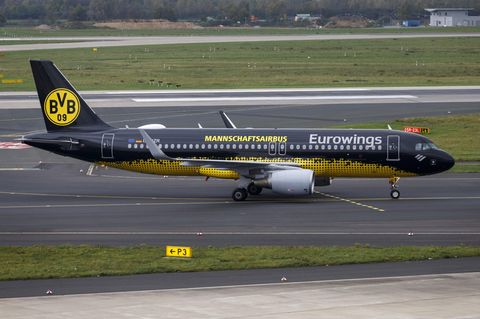 BVB-"Mannschaftsairbus" von Eurowings: unangemessenes Transportmittel für Schalke-Fans?