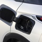 Der S 3 Crossback E-Tense kann an einer 100 kW-Ladestation innerhalb von 30 Minuten zu 80 Prozent gefüllt werden
