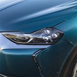 Die Form der Scheinwerfer ist auffällig