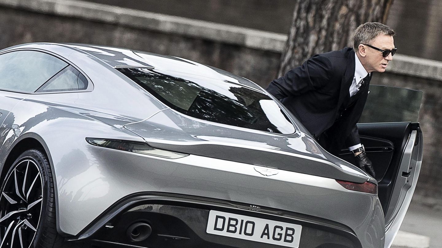 In Spectre war Bond-Darsteller Daniel Craig noch einen Aston Martin mit Benziner gefahren