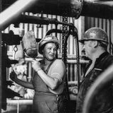 Am Hochleistungsofen  Der VEB Chemiewerk Coswig hatte 3000 Beschäftigte. DDR-Frauen mussten dort genau so wie ihre männlichen Kollegen schwere Hochleistungsöfen bedienen und für die Qualität der Arbeit einstehen.