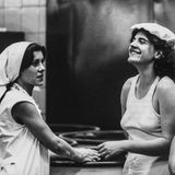 "Gleicher Lohn für gleiche Arbeit"  In der DDR galten von 1949 an sogenannte Jugendobjekte als Schwerpunktprojekte der wirtschaftlichen Weiterentwicklung der Volkswirtschaft. Voraussetzung war u.a. die Staatsdoktrin "Gleicher Lohn für gleiche Arbeit". Wie hier in der Großbäckerei Leipzig arbeiteten republikweit ca. eine halbe Million Mädchen und Frauen an ca. 80.000 Jugendobjekten mit.