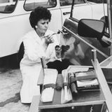 "Polizeiruf 110": Frauen zieht es zur Kriminalpolizei  Ausgelöst durch Vorbildfunktionen nicht nur im Fernsehen mit seinen Krimiformaten "Polizeiruf 110" und "Der Staatsanwalt hat das Wort" bewarben sich in den 80er Jahren sehr viele junge Frauen und Mädchen zur Ausbildung bei der bezirklich organisierten Kriminalpolizei in der DDR. Nach Abschluss eines Studiums wurden die Absolventinnen dann bei Strafverfolgung, Ermittlung und Spurensicherung eingesetzt.