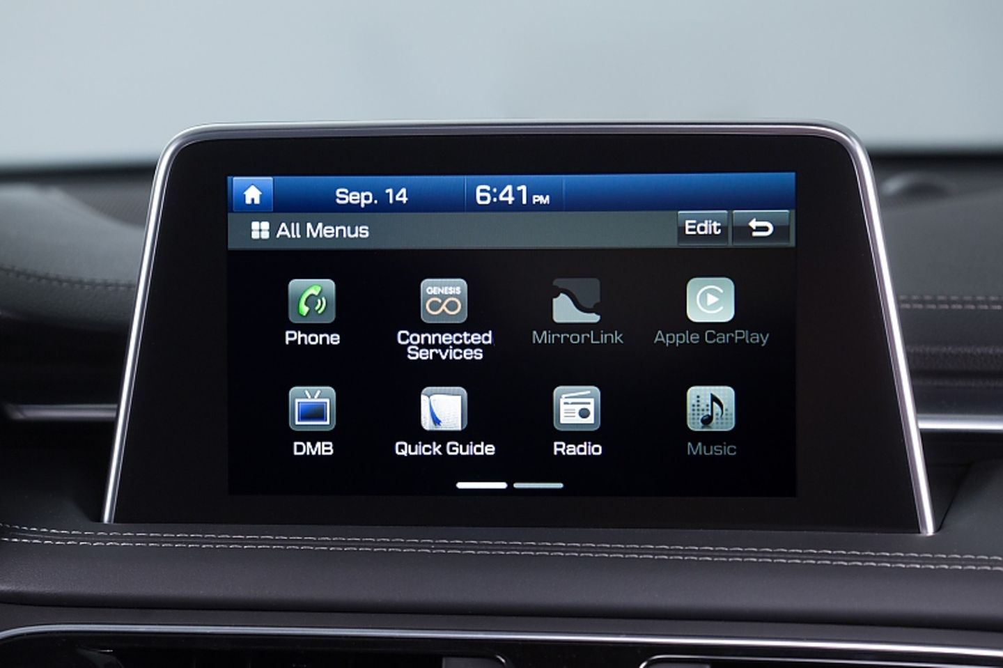 Genesis G70 2.0 T - mit Touchscreen in der Mitte der Armaturentafel