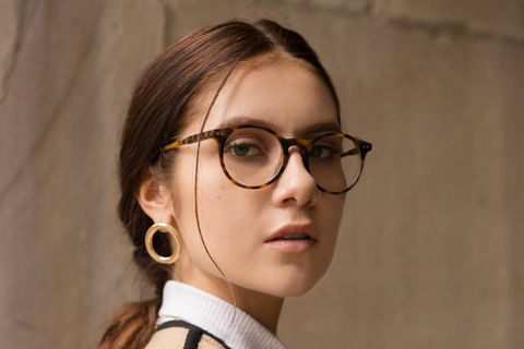 Frau mit Brille