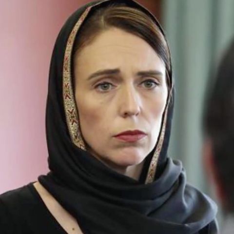 Nach Attentat in Neuseeland: Premierministerin Jacinda Arden trägt  Kopftuch als Zeichen des Mitgefühls