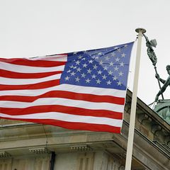 Amerikanische Flagge am Brandenburger Tor