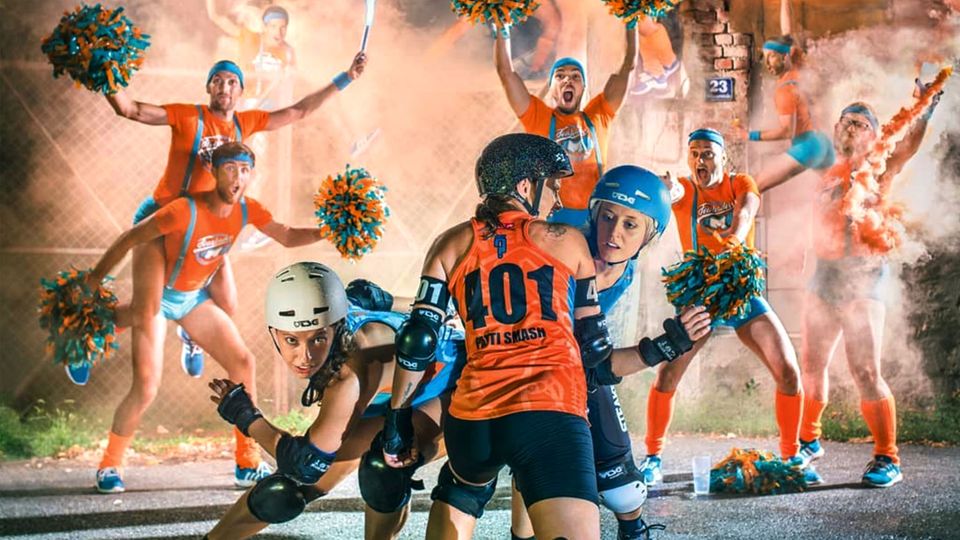 As an all-male cheerleading team, the "Fearleaders Vienna" support roller derby teams in Vienna.