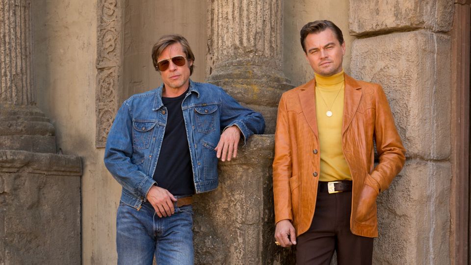 Brad Pitt (l.) und Leonardo DiCaprio spielen in Quentin Tarantinos Film die Hauptrollen.