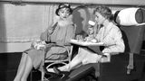 Die Slumberette an Bord einer Flugzeuges der Fluggesellschaft B.O.A.C.: Dieser Sessel mit einem Klapptisch konnte auch zum Schlafen genutzt werden.