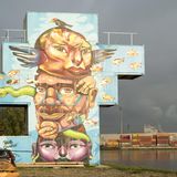 Graffiti-Kunst an den Wänden der Industriebauten