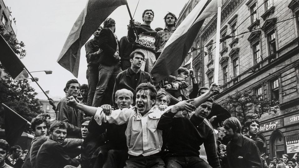 Volker Krämer, ein Spezialist für die Wirklichkeit – die Anfänge des legendären stern-Fotografen Volker Krämer hielt die unvergesslichen Augenblicke des Prager Frühlings fest