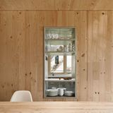 Auf diesem Foto kann man gut, das komplexe Spiel der Sicht- und Lichtachsen in den Gebäuden erkennen.