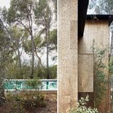 Das Material wird aus der Korkeiche gewonnen, dem typischen Baum der Gegend.